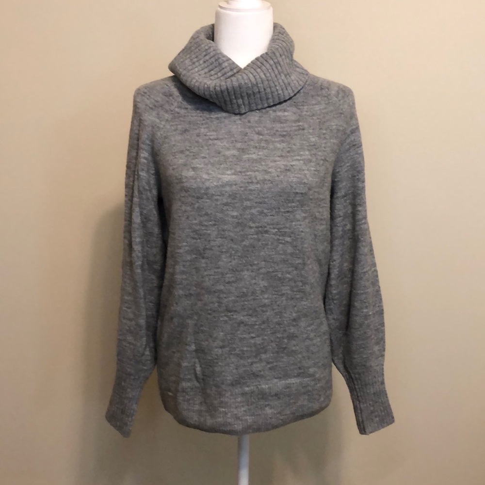 Banana Republic Grey Turtleneck Sweater - XS